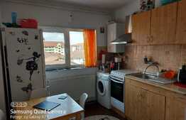 Parcare, balcon, spatiu de depozitare in pod, zona Florilor