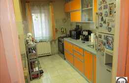 Vanzare apartament 3 camere, 65 mp utili, loc parcare si 2 boxe la susbol!