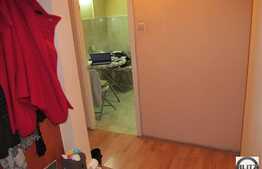 Vanzare apartament 3 camere, 65 mp utili, loc parcare si 2 boxe la susbol!