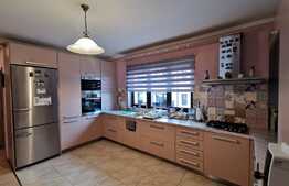 Apartament de vis! 4 camere, terasa, parcare, la cheie, imobil tip vila!