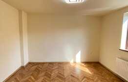 Casa recent renovata, 3 locuri parcare, zona Auchan Iris