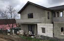 Vanzare casa 166 mp utili, teren de 520 mp, Dezmir!