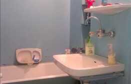 Garsoniera 28 mp utili, decomandat, etaj intermediar, zona strazii Parang!