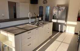 Casa spatioasa, teren 2036 mp, panorama superba, in Campenesti