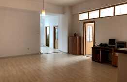 Spatiu birou, 100 mp, imobil mixt, zona P-ta 1 Mai !