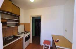 Garsoniera pozitionata pe 13 Decembrie cu loc de parcare!