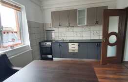 Apartament de 2 camere, la casa, curte de 30 mp, in Tractorul!