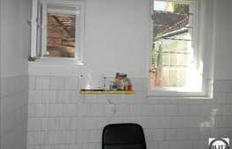 Apartament de vanzare cu 3 camere, decomandat, 116 mp,  in zona Centrala