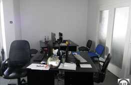 Apartament de vanzare cu 3 camere, decomandat, 116 mp,  in zona Centrala