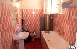 Apartament de vanzare cu 3 camere, decomandat, 116 mp,  in zona Centrala