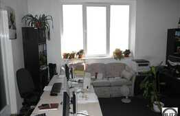 Apartament de vanzare cu 3 camere, decomandat, 116 mp,  in zona Centrala