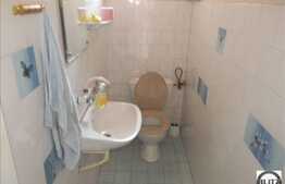 Apartament de vanzare cu 3 camere, decomandat, 116 mp,  in zona Centrala