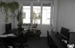 Apartament de vanzare cu 3 camere, decomandat, 116 mp,  in zona Centrala