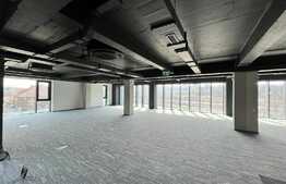 Etaj open space, finisat clasa A. 