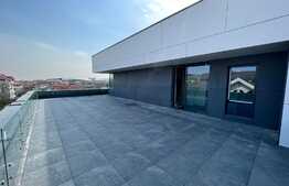 Etaj open space, finisat clasa A. 