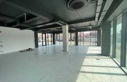 Etaj open space, finisat clasa A. 