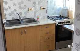 Apartament 2 camera, semidecomandat, mobilat , zona Sub Cetate !