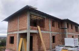 Duplex 110mp utili, teren 375mp in Dezmir