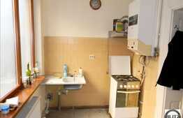 2 camere de vanzare , boxa depozitare, posibilitate mansardare