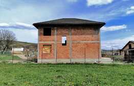 De vanzare casa la rosu, 130 mp , teren 1000 mp, Exterior Est!