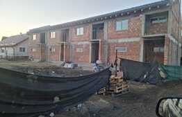 Case de Vanzare Individuale, Insiuruite, La asfalt cu toate Utilitățile