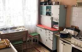 Apartament cu 3 camere situat in centrul orasului