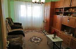 Apartament 2 camere decomandate, etaj intermediar Intre Lacuri