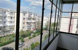 Apartament 2 camere decomandate, etaj intermediar Intre Lacuri