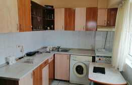 Apartament 2 camere decomandate, etaj intermediar Intre Lacuri