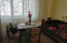 Apartament 2 camere decomandate, etaj intermediar Intre Lacuri