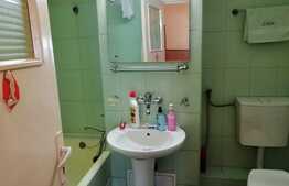 Apartament 2 camere decomandate, etaj intermediar Intre Lacuri