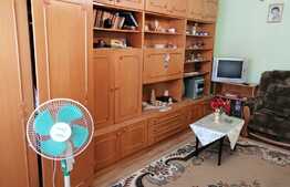 Apartament 2 camere decomandate, etaj intermediar Intre Lacuri