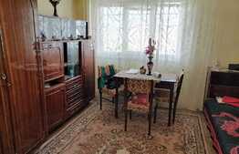 Apartament 2 camere decomandate, etaj intermediar Intre Lacuri