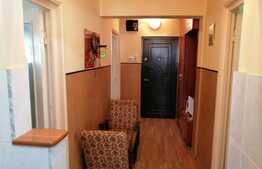 Apartament 2 camere decomandate, etaj intermediar Intre Lacuri