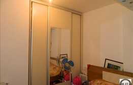 Vanzare 1 camera,  42.34 mp plus balcon, zona linistita