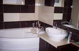 Apartament cu 3 camere decomandate ,2 bai , 2 balcoane zona Pritax .