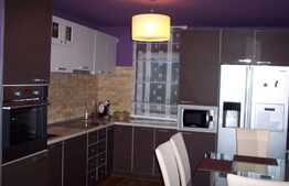 Apartament cu 3 camere decomandate ,2 bai , 2 balcoane zona Pritax .