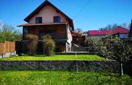 Casa de 296 mp, 1100 mp teren, Tarlungeni