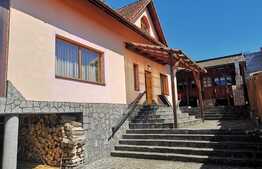 Casa de 296 mp, 1100 mp teren, Tarlungeni