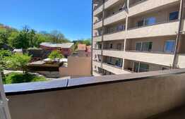 Apartament de 2 camere, decomandat, 63 mp, balcon, zona Platinia