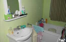 De vanzare 2 camere, 54 mp  plus 9.4 mp balcon, zona strazii Uliului, imobil NOU