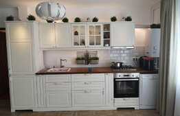 Apartament de 2 camere, 72mp, balcon, etaj intermediar! Zona strazii Stejarului