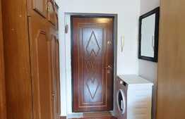 Garsoniera de inchiriat, loc de parcare, centrala termica, A.C. zona strazii Lombului. Disponibil din 1 Octombrie 