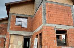 Casa la rosu de vânzare, 180 mp , 477  teren, utilitati , Luna de Sus 