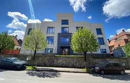 Cladire emblematica, 1760 mp, finisaje de exceptie, ideal scoala, spital, universitate