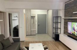 Studio Maurer, zona mall Coresi