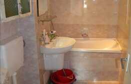 Vanzare apartament 4 camere, 70 mp utili, boxa la subsol, zona buna!