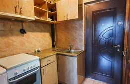 Garsoniera, etaj intermediar, zona strazii Plevnei