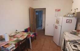 Garsoniera la etaj intermediar, strada Eroilor