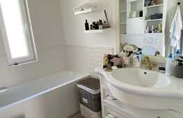 Apartament de lux, 3 camere, intermediar, Floresti